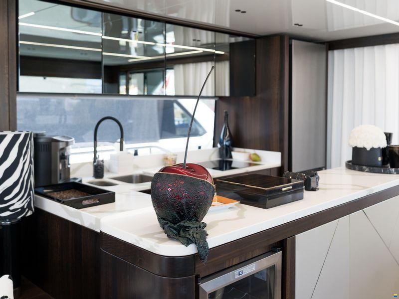 Sunseeker 76 Yacht