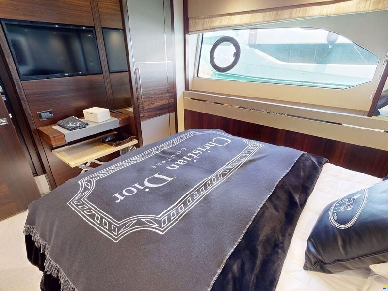 Sunseeker 76 Yacht