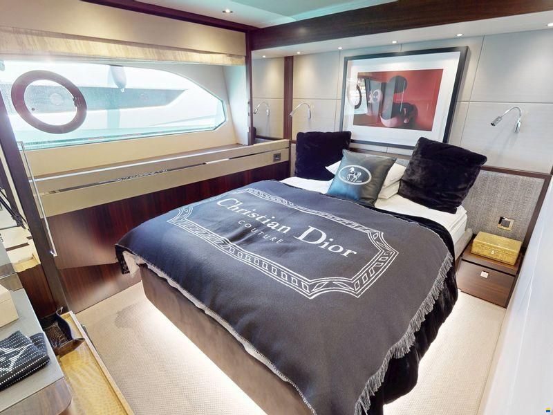 Sunseeker 76 Yacht