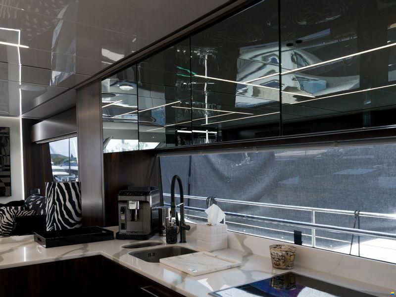 Sunseeker 76 Yacht