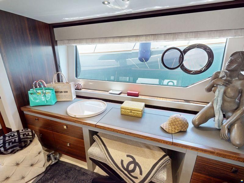 Sunseeker 76 Yacht