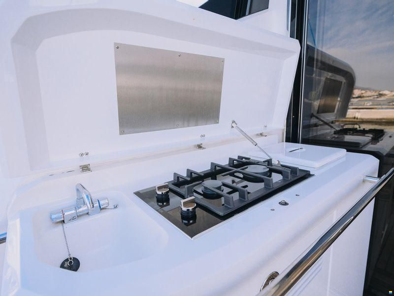 Sunseeker Predator 64