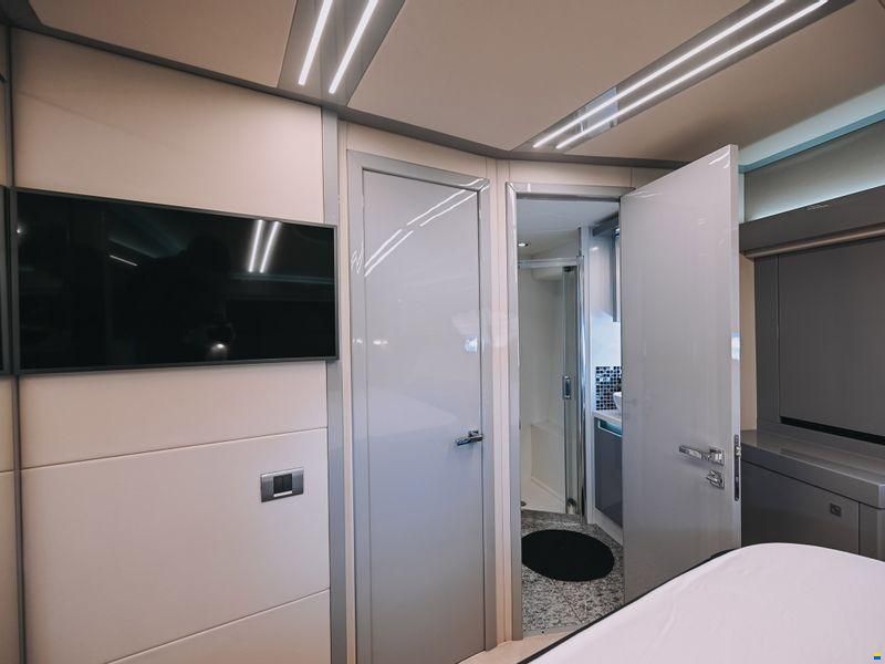 Sunseeker Predator 64
