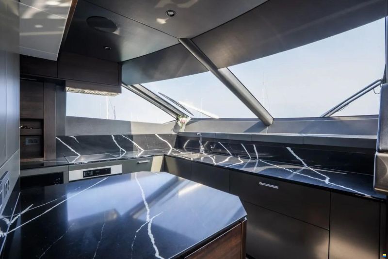 Sunseeker 88 Yacht