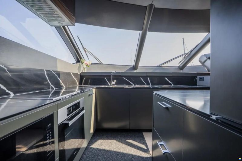 Sunseeker 88 Yacht