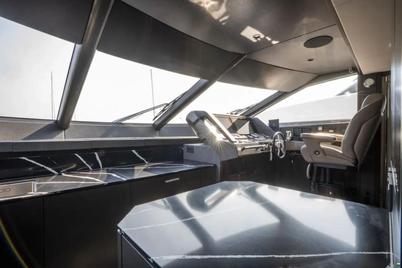 Sunseeker 88 Yacht