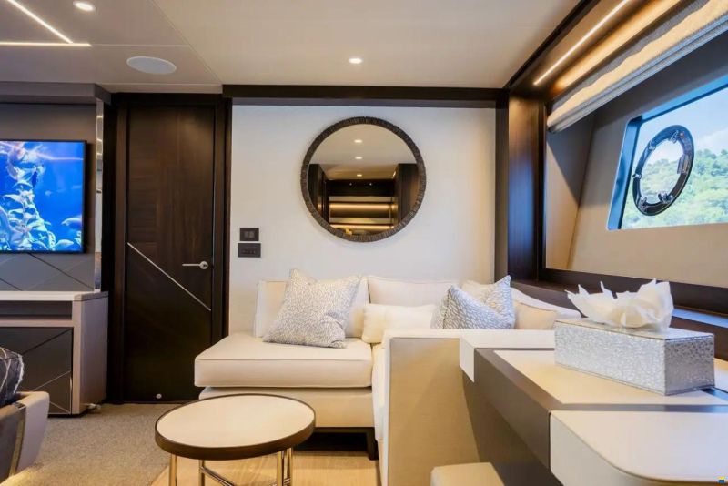 Sunseeker 88 Yacht