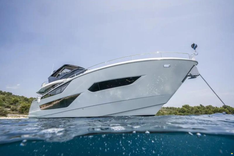 Sunseeker 88 Yacht