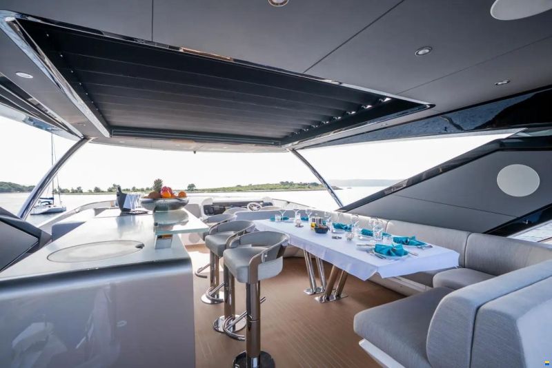 Sunseeker 88 Yacht