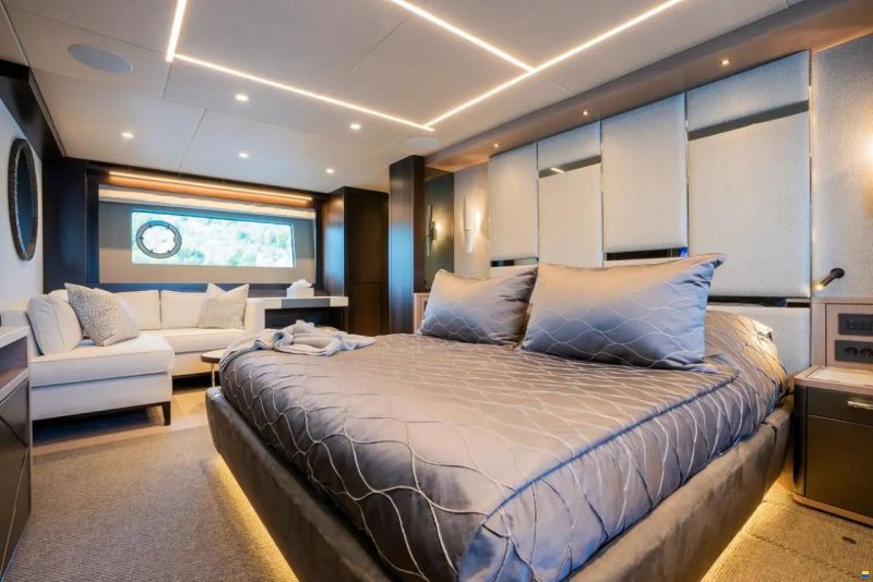 Sunseeker 88 Yacht