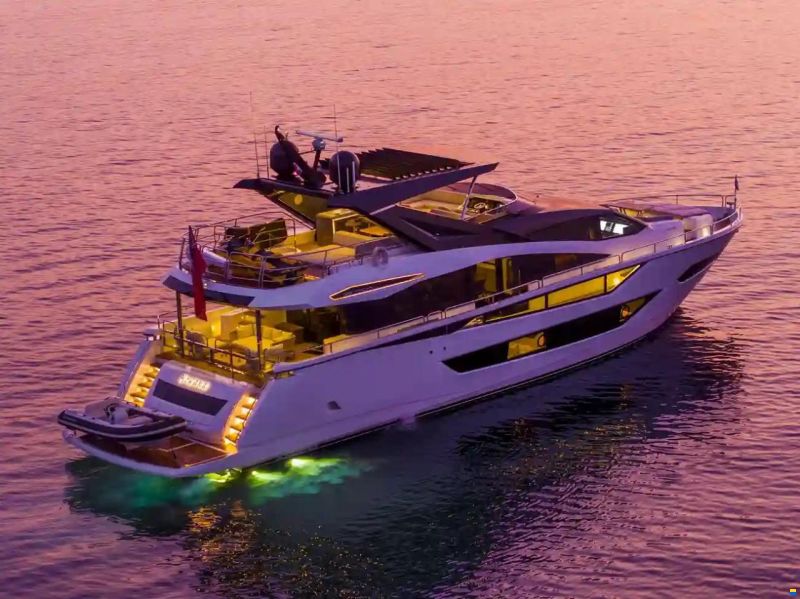 Sunseeker 88 Yacht