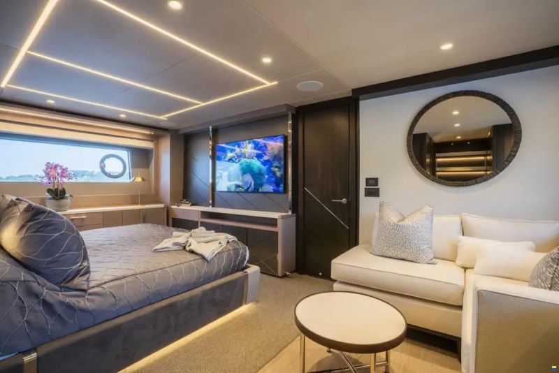 Sunseeker 88 Yacht