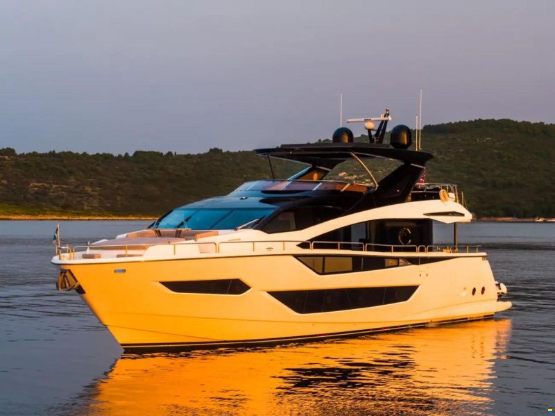 Sunseeker 88 Yacht