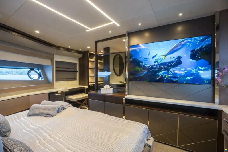 Sunseeker 88 Yacht