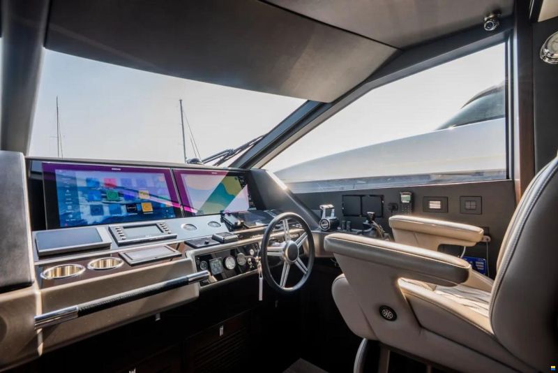 Sunseeker 88 Yacht