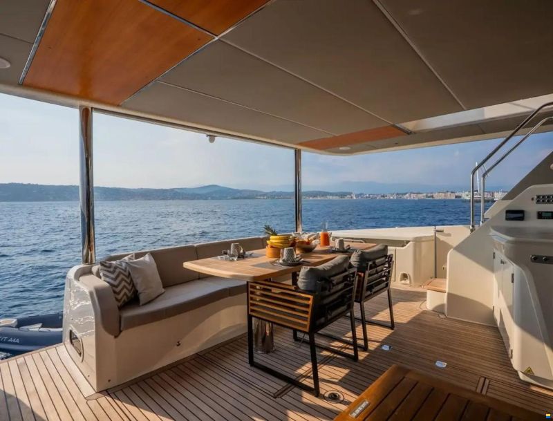Absolute Navetta 68