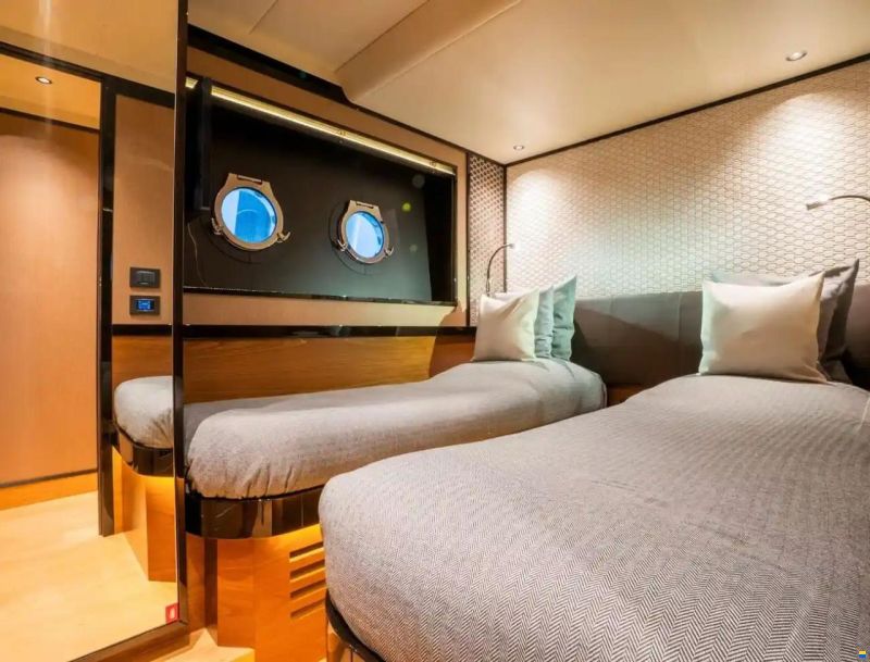 Absolute Navetta 68