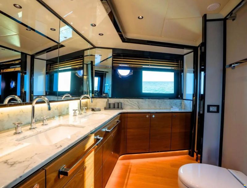 Absolute Navetta 68