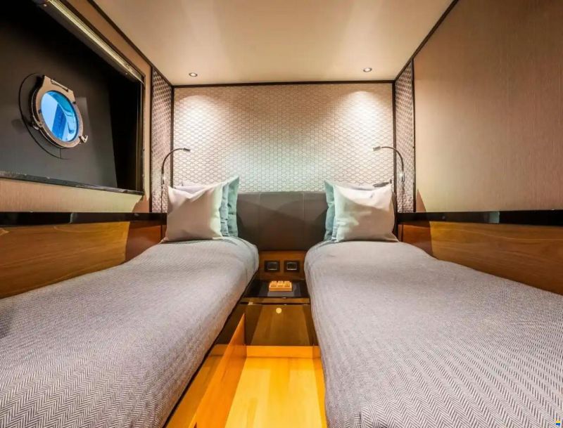 Absolute Navetta 68