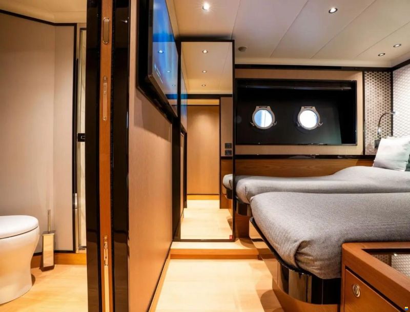Absolute Navetta 68