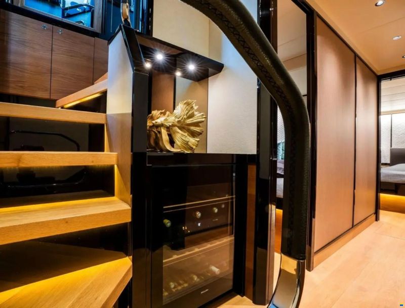 Absolute Navetta 68