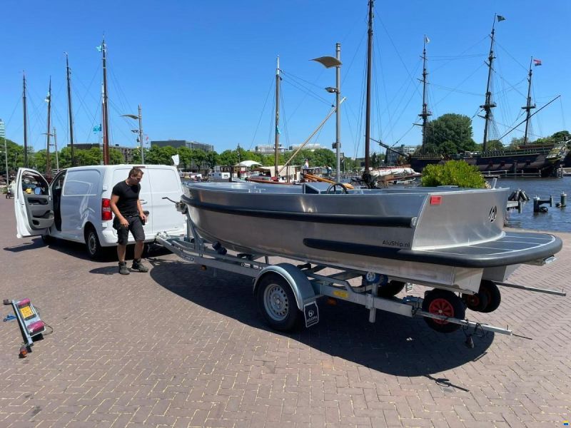 AluShip 550 Tender