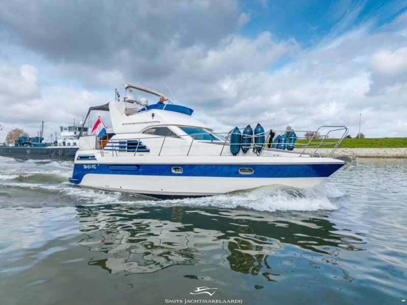 Astor 37 Flybridge
