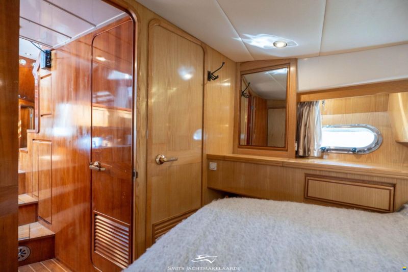 Astor 37 Flybridge