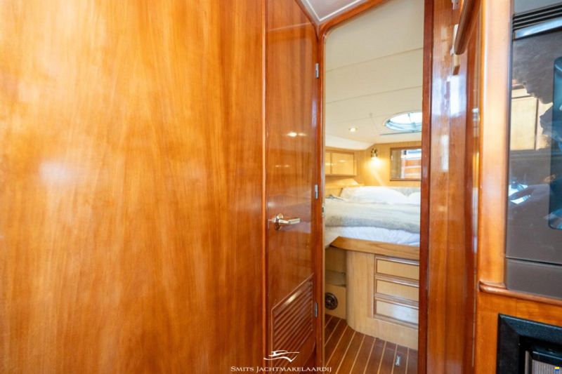 Astor 37 Flybridge