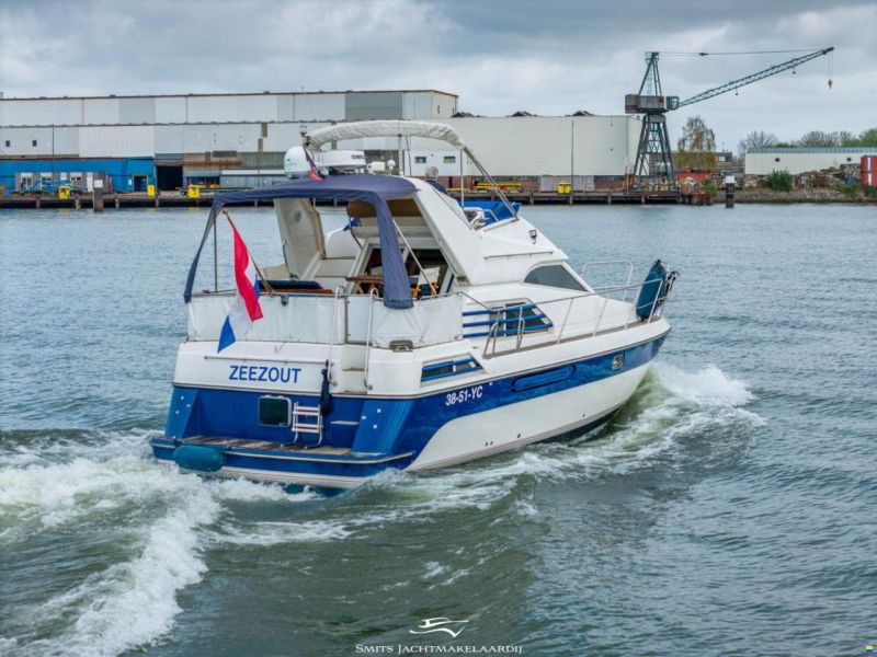 Astor 37 Flybridge