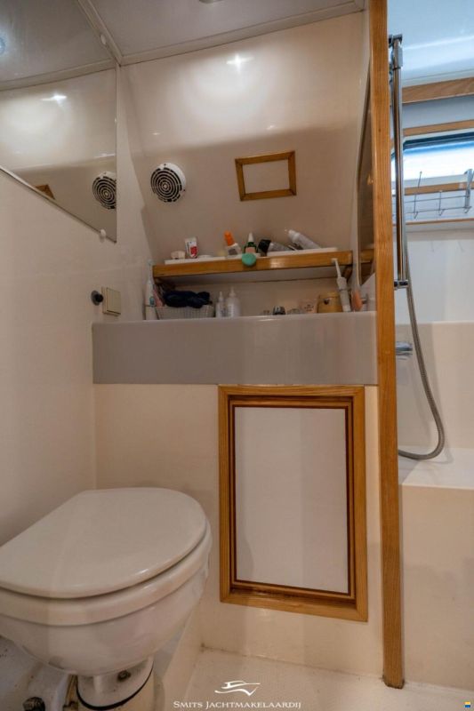 Astor 37 Flybridge