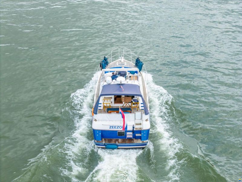 Astor 37 Flybridge
