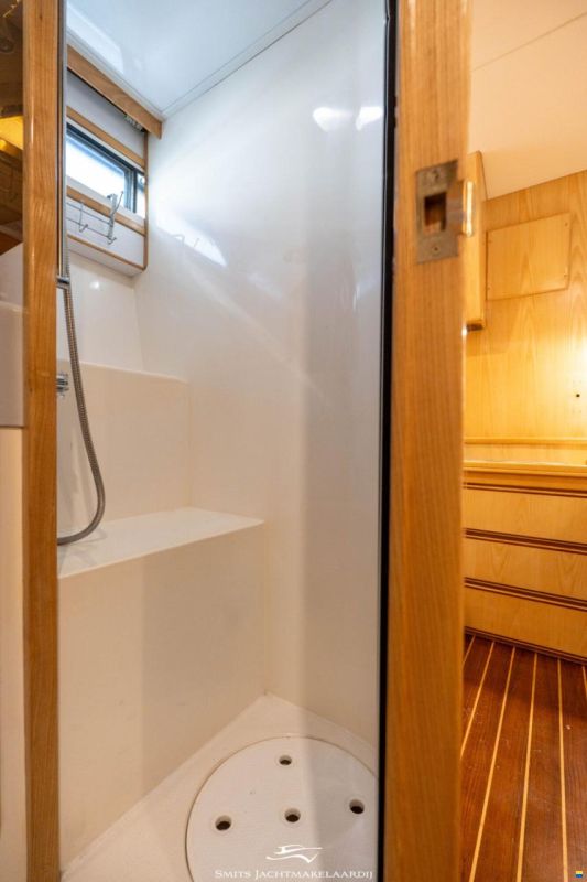Astor 37 Flybridge