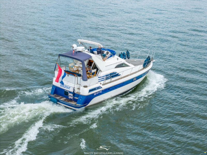 Astor 37 Flybridge