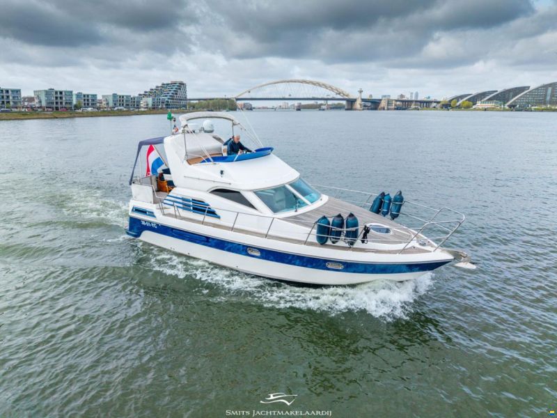 Astor 37 Flybridge