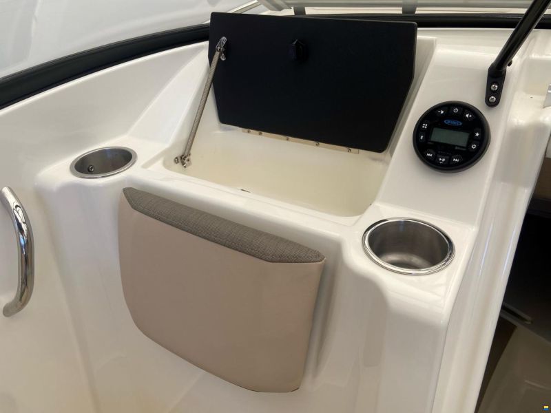 Bayliner VR6 Cuddy, MerCruiser 6,2 MPI...