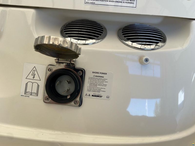 Bayliner VR6 Cuddy, MerCruiser 6,2 MPI...