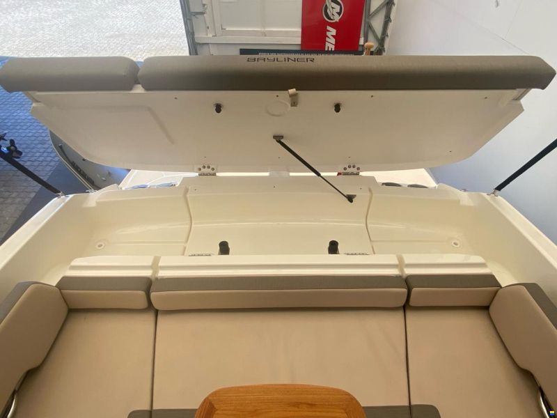 Bayliner VR6 Cuddy, MerCruiser 6,2 MPI...