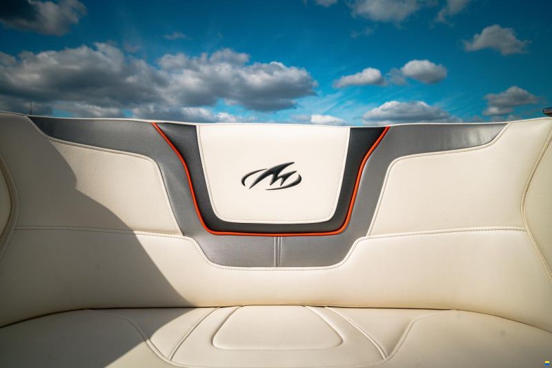 Monterey 328 SS