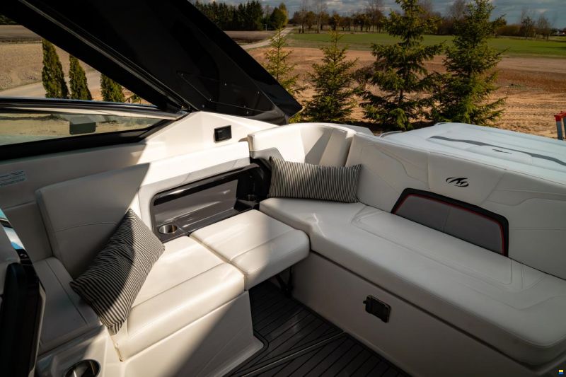 Monterey 328 SS