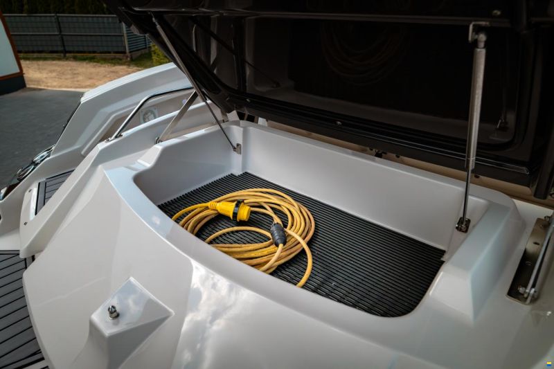 Monterey 328 SS