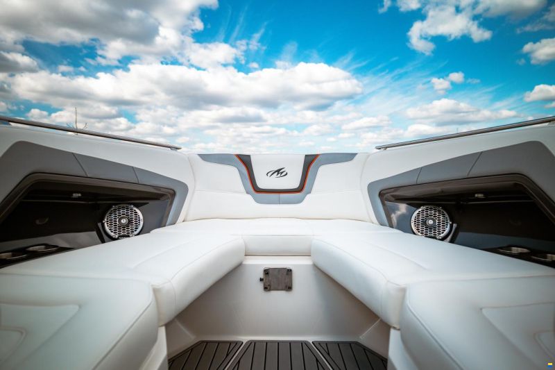 Monterey 328 SS