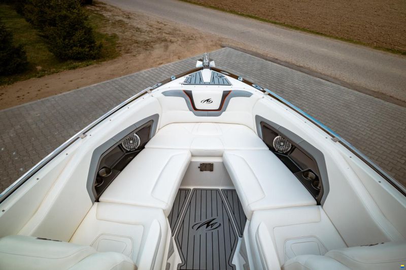 Monterey 328 SS