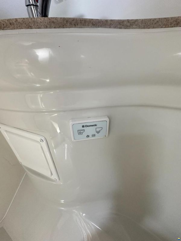 Crownline 325 SCR