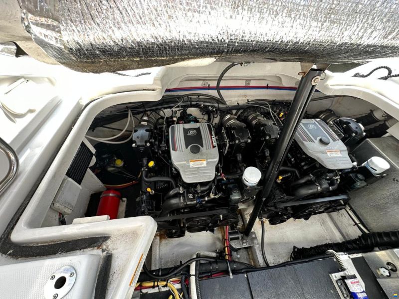Crownline 325 SCR