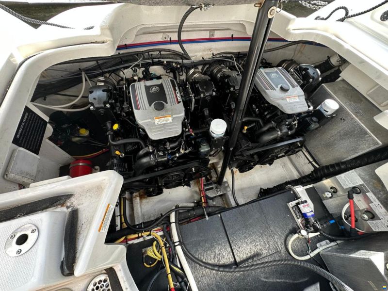 Crownline 325 SCR