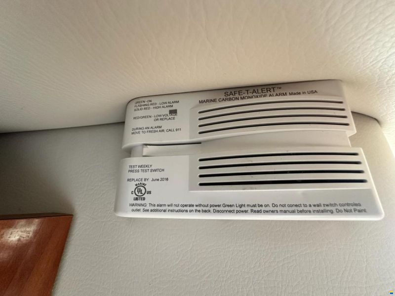 Crownline 325 SCR