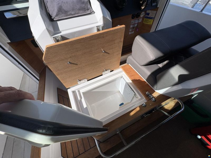 Axopar 28 Cabin