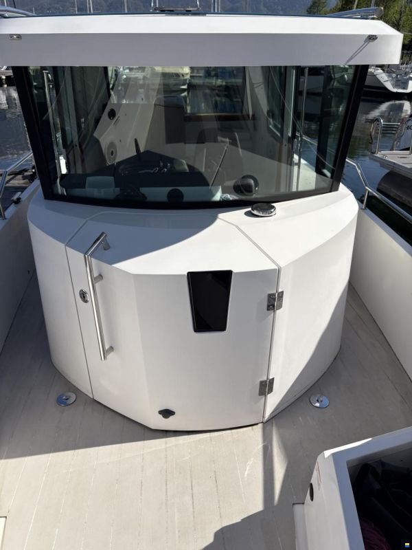Axopar 28 Cabin