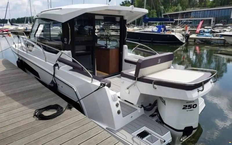 Nauticat 880